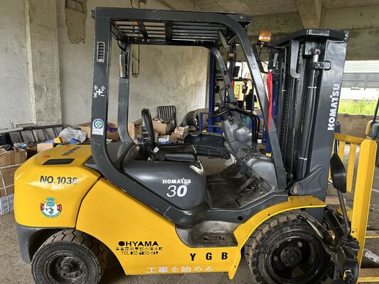 Original Japan Used 3 Tons Komatsu Forklift With 3 Stages 4.5 Meters Lift Height
