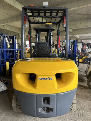 Original Japan Used 3 Tons Komatsu Forklift With 3 Stages 4.5 Meters Lift Height