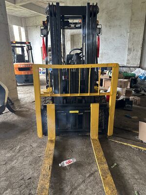 Original Japan Used 3 Tons Komatsu Forklift With 3 Stages 4.5 Meters Lift Height