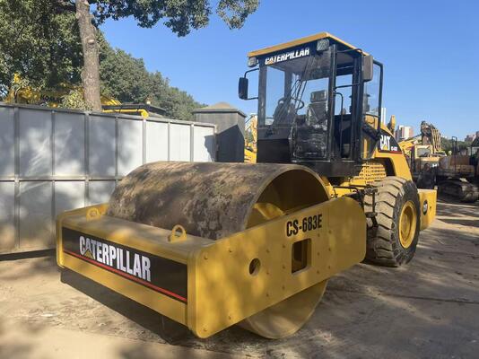 Original Japan Gebraucht Caterpillar CS-683E Einzeltrommel Straßenwalze In ausgezeichnetem Zustand